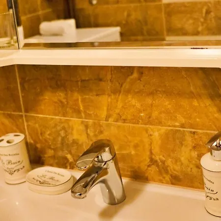 City Center Grand - Three-bedroom, Free Parking 塞拉耶佛