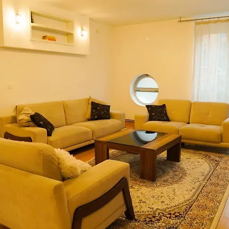 City Center Grand - Three-bedroom, Free Parking 公寓 塞拉耶佛